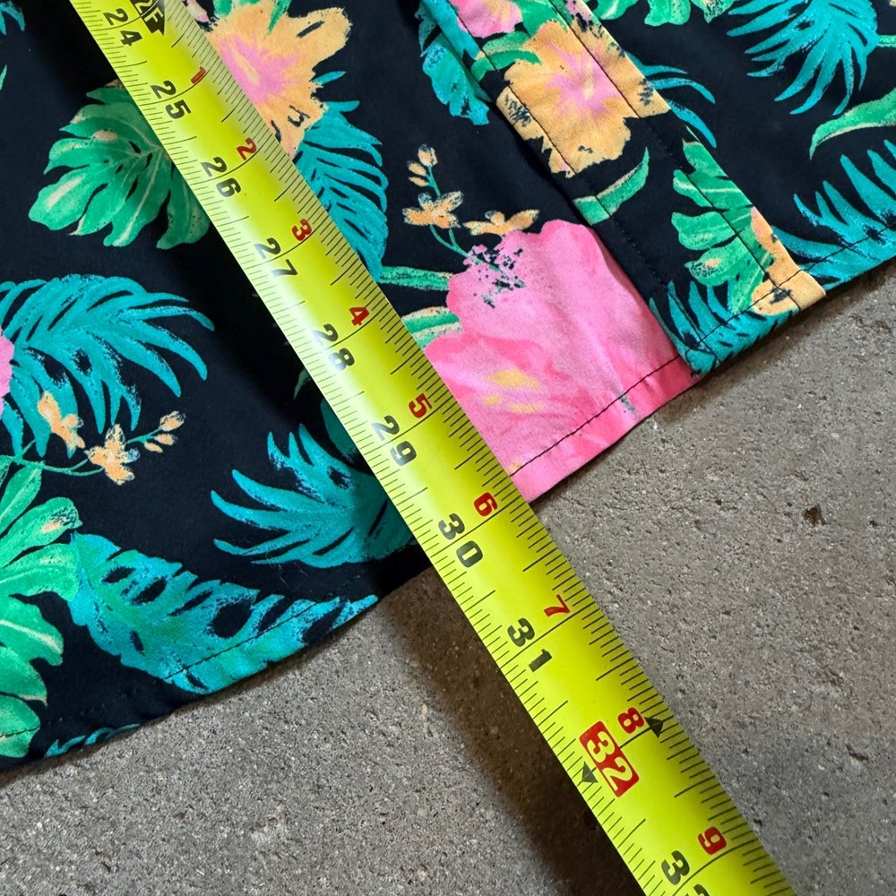 Chubbies Button Down Shirt Mens Large Black Pink Floral Tropical Short Sleeve - Picture 4 of 6